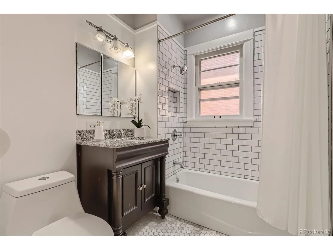 Photo of 3883 Lowell Blvd