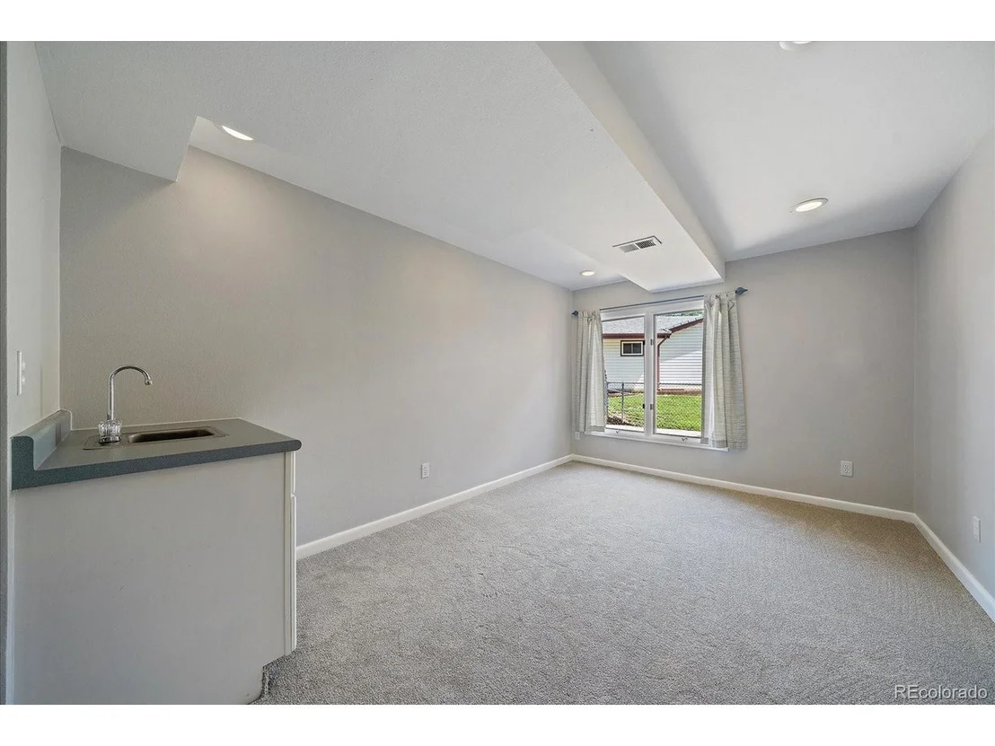 Photo of 7370 Jay St
