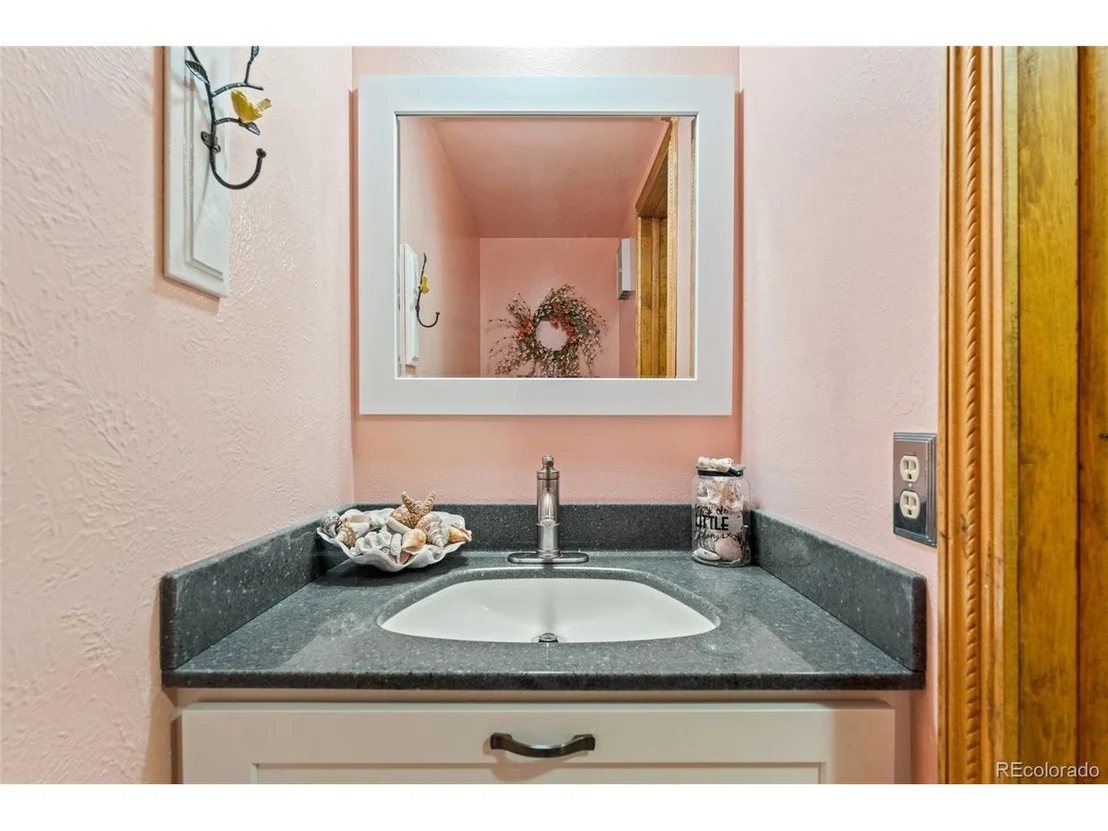 Photo of 8052 Iris Ct