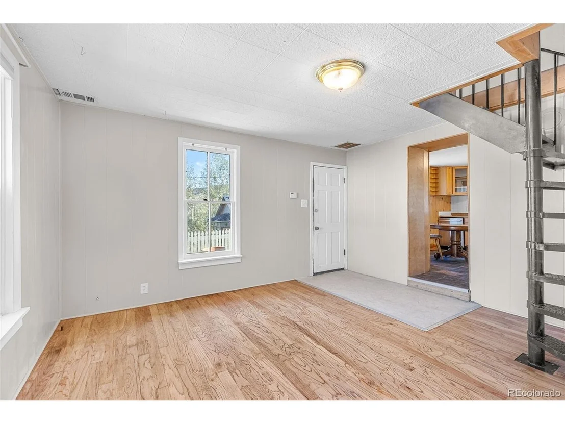 Photo of 350 Spring St