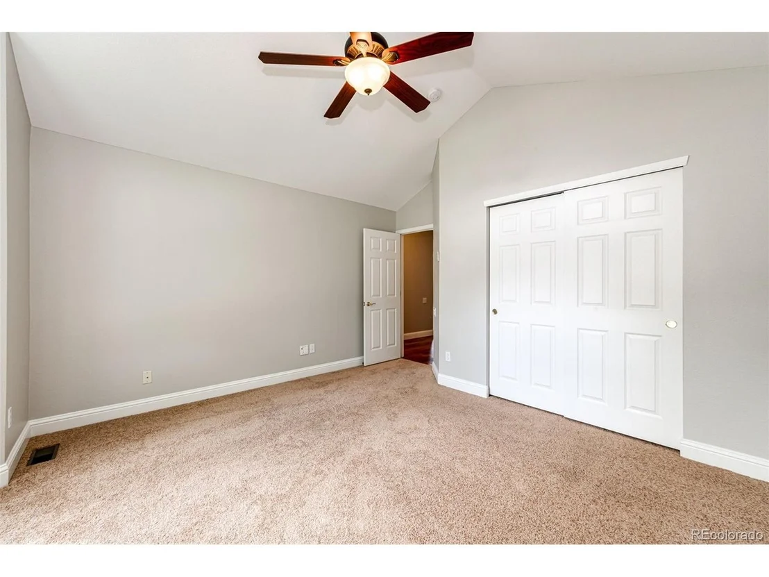 Photo of 389 Shoreham Cir