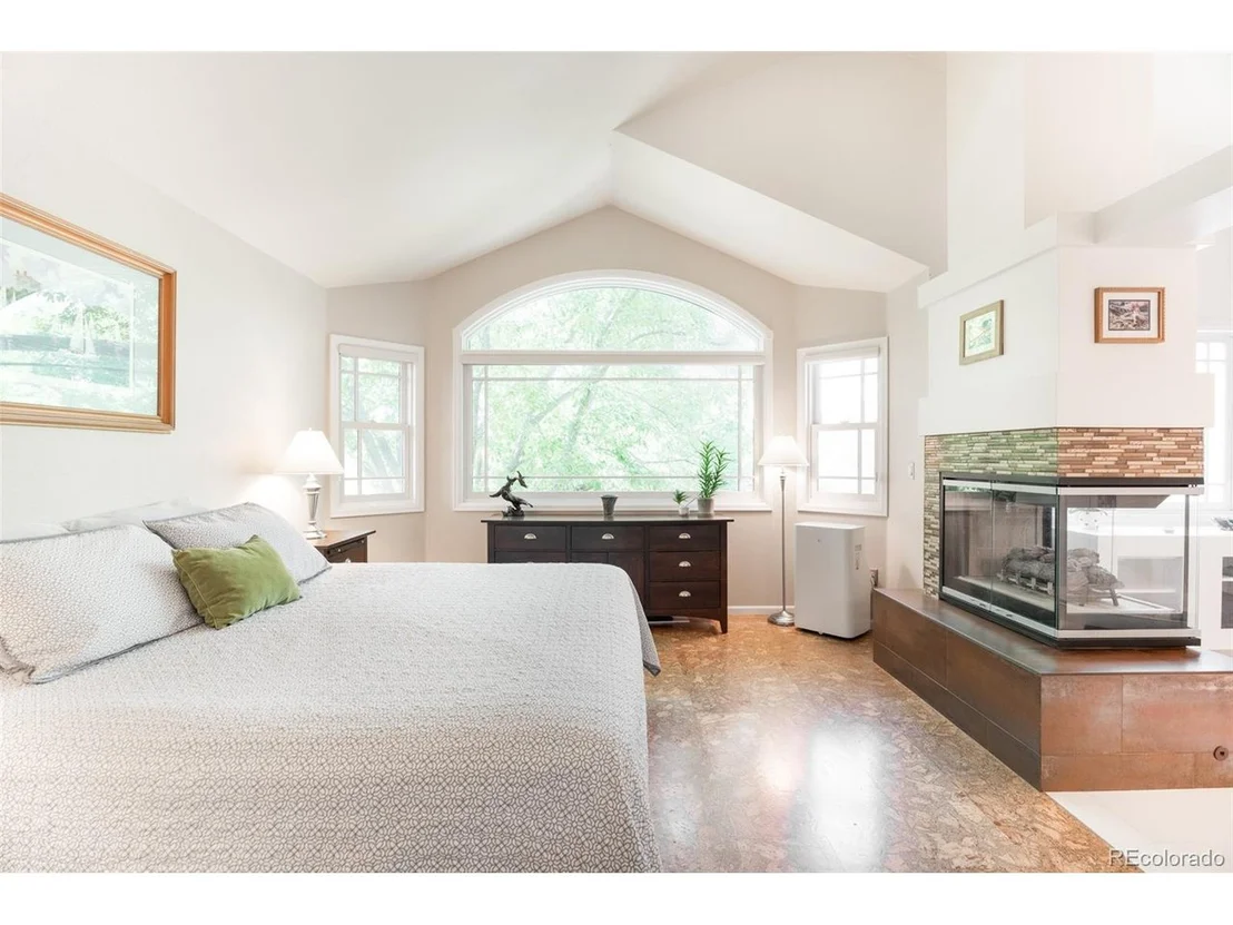 Photo of 6820 Twin Lakes Rd