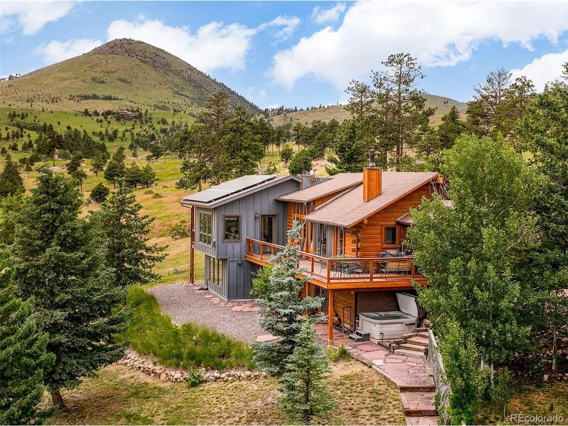 Photo of 1414 Mountain Pines Rd