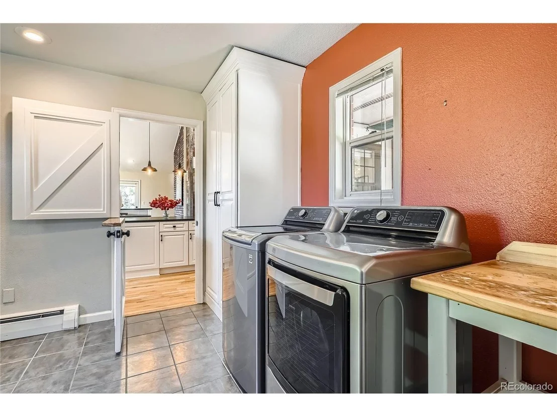 Photo of 6685 Chalet Cir