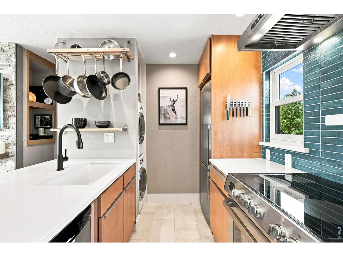 Photo of Unit 10 at 3025 Broadway St