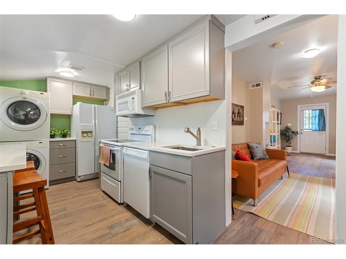 Photo of 4875 Lowell Blvd