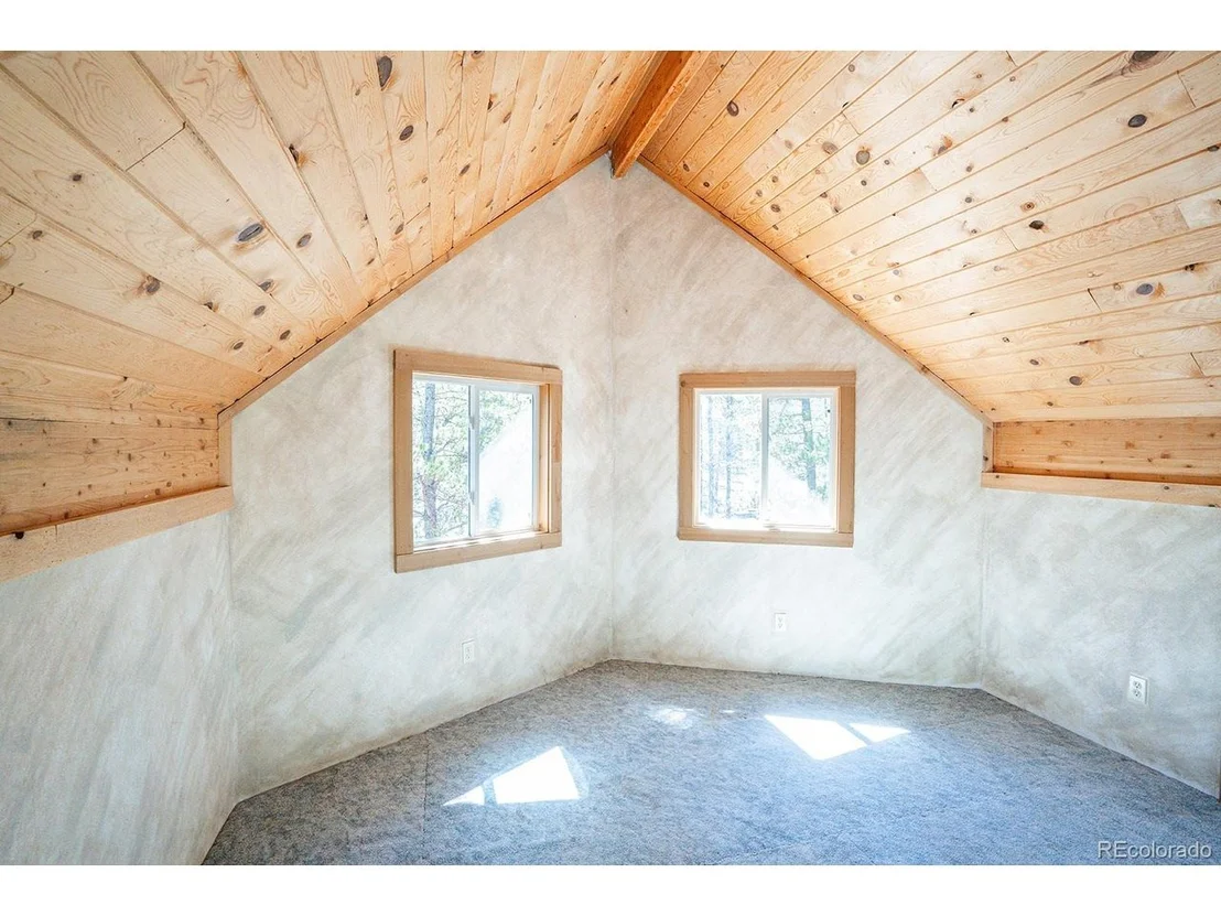 Photo of 643 Spruce Dr