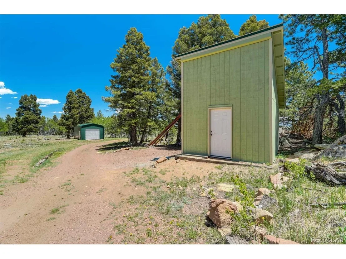 Photo of 453 Castle Mountain Dr