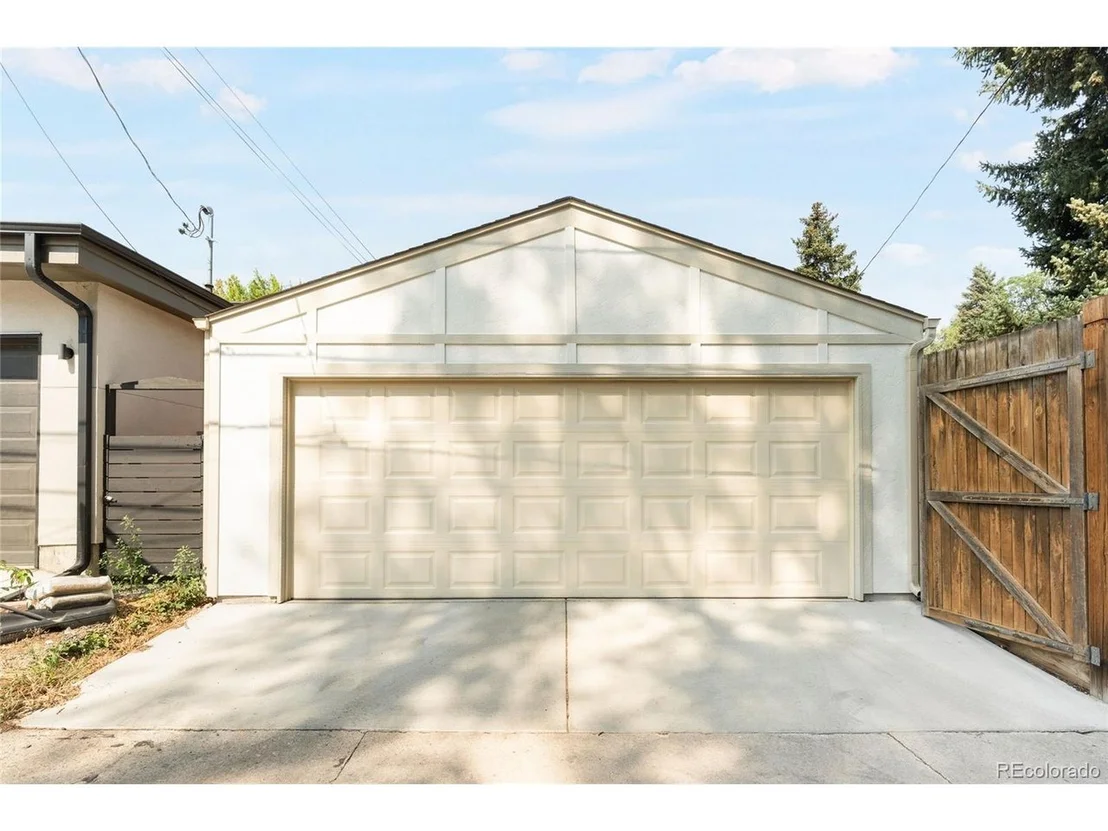 Photo of 2068 Jasmine St