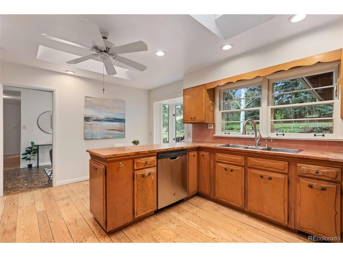 Photo of 460 Paragon Dr