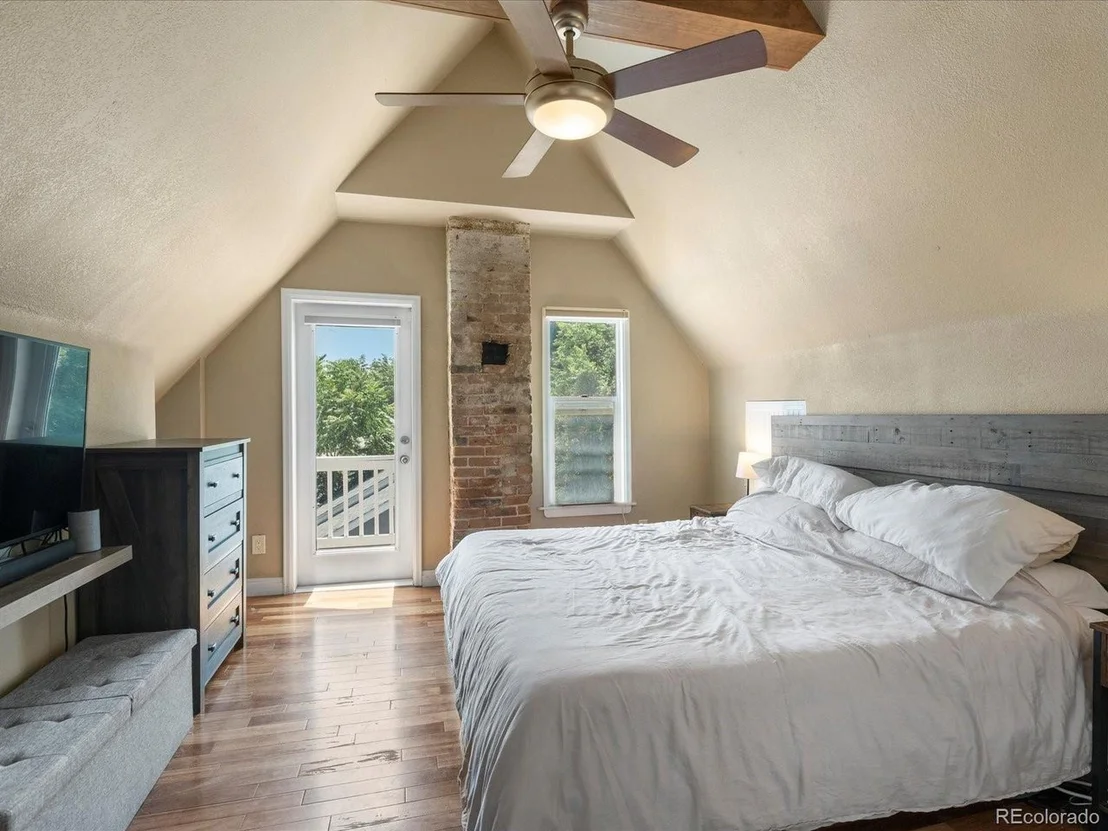 Photo of 176 W Maple Ave