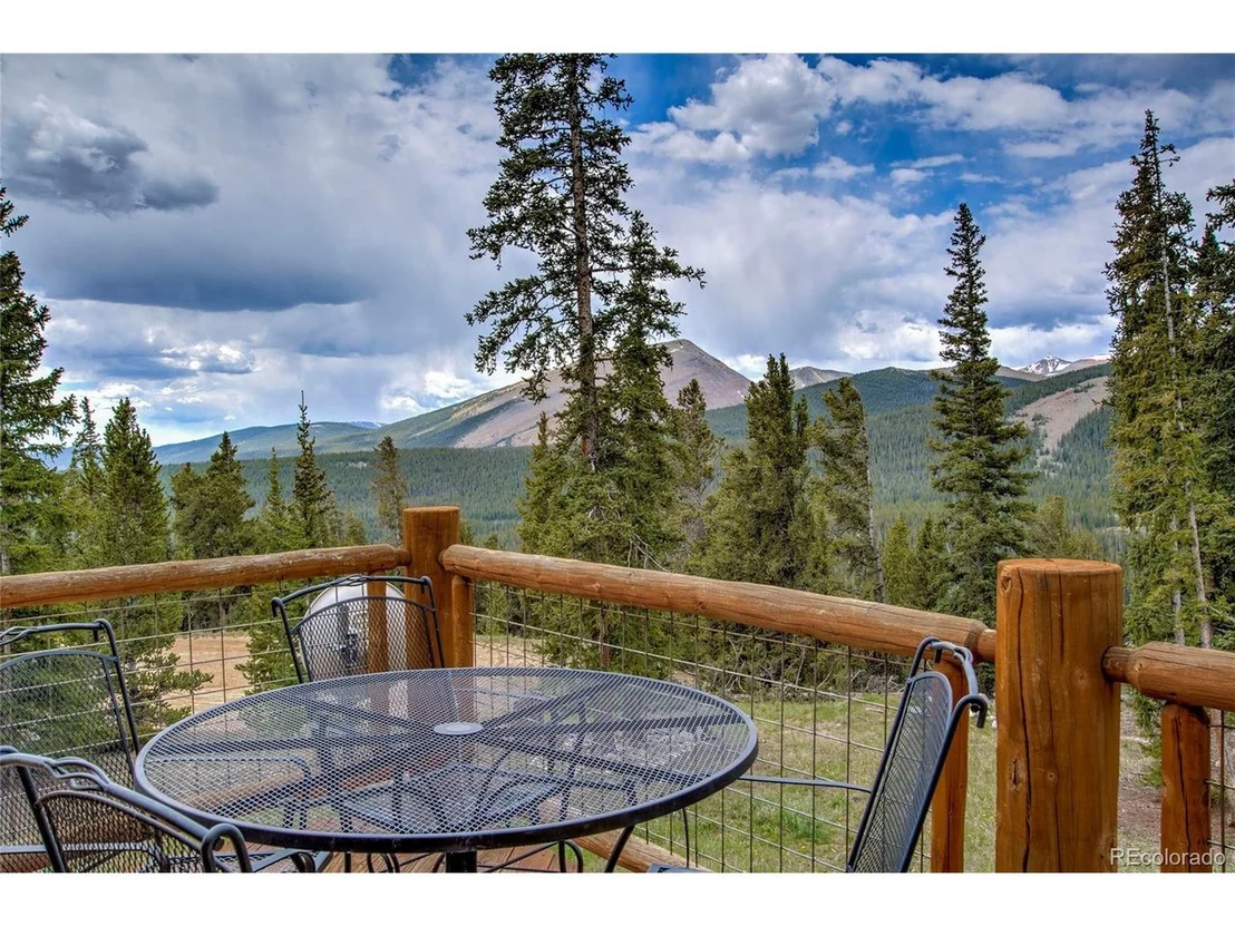 Photo of 790 Mountain View Dr