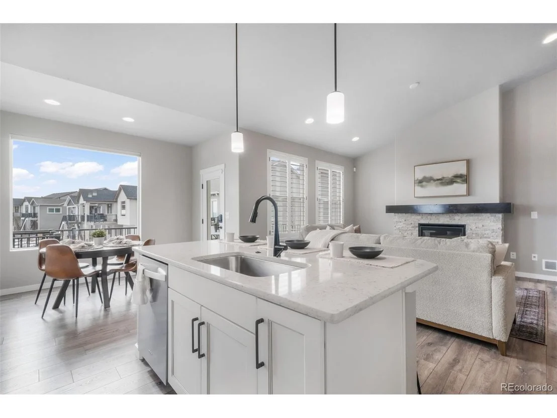 Photo of 2573 Lakes Edge Dr