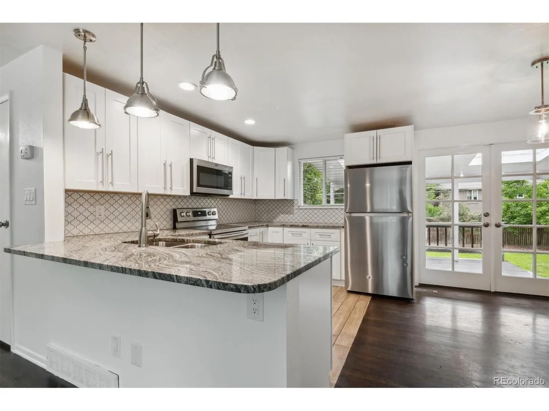 Photo of 1065 Hemlock Way