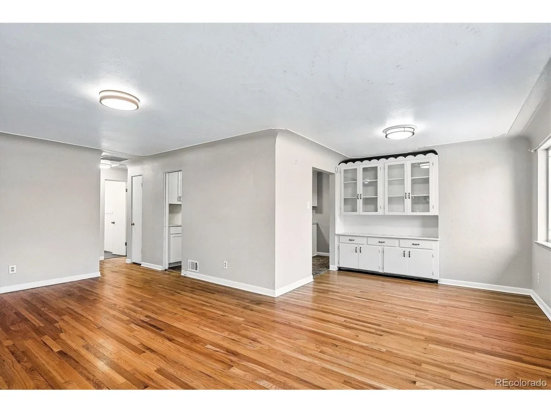 Photo of 323 Irving St