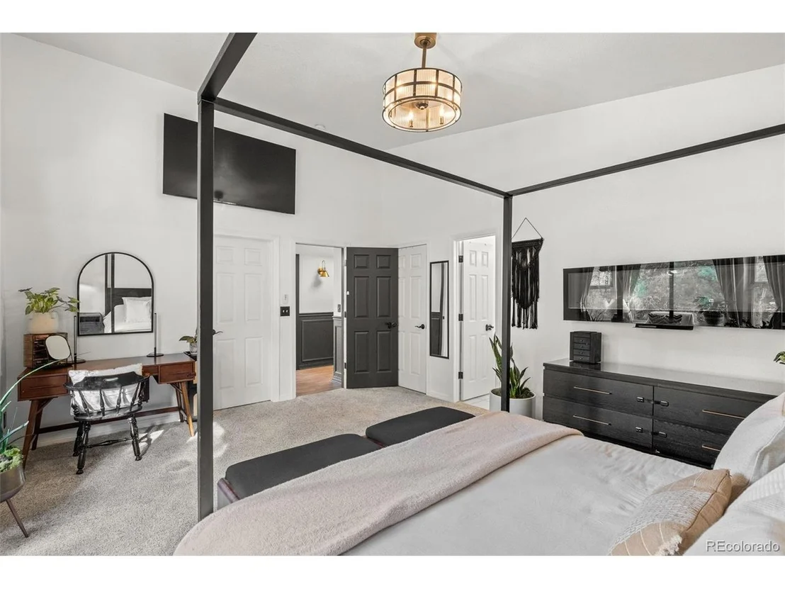 Photo of 424 W Dory Way