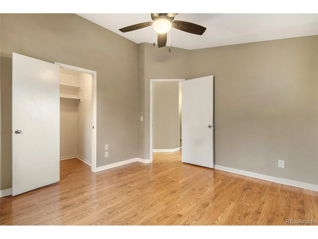 Photo of Unit 301 at 4990 Meredith Way