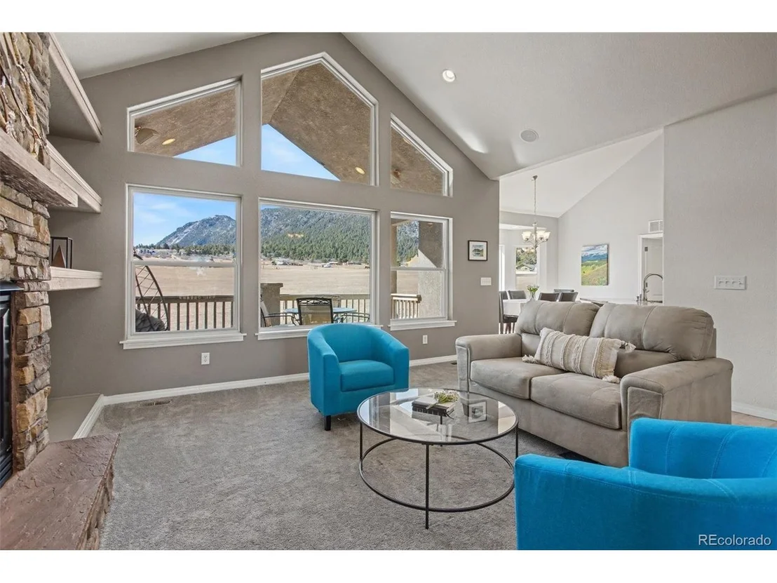 Photo of 261 Pinecrest Way
