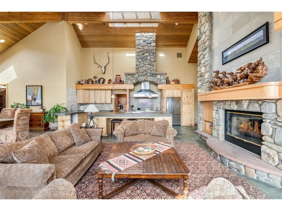 Photo of 348 Jade Rd