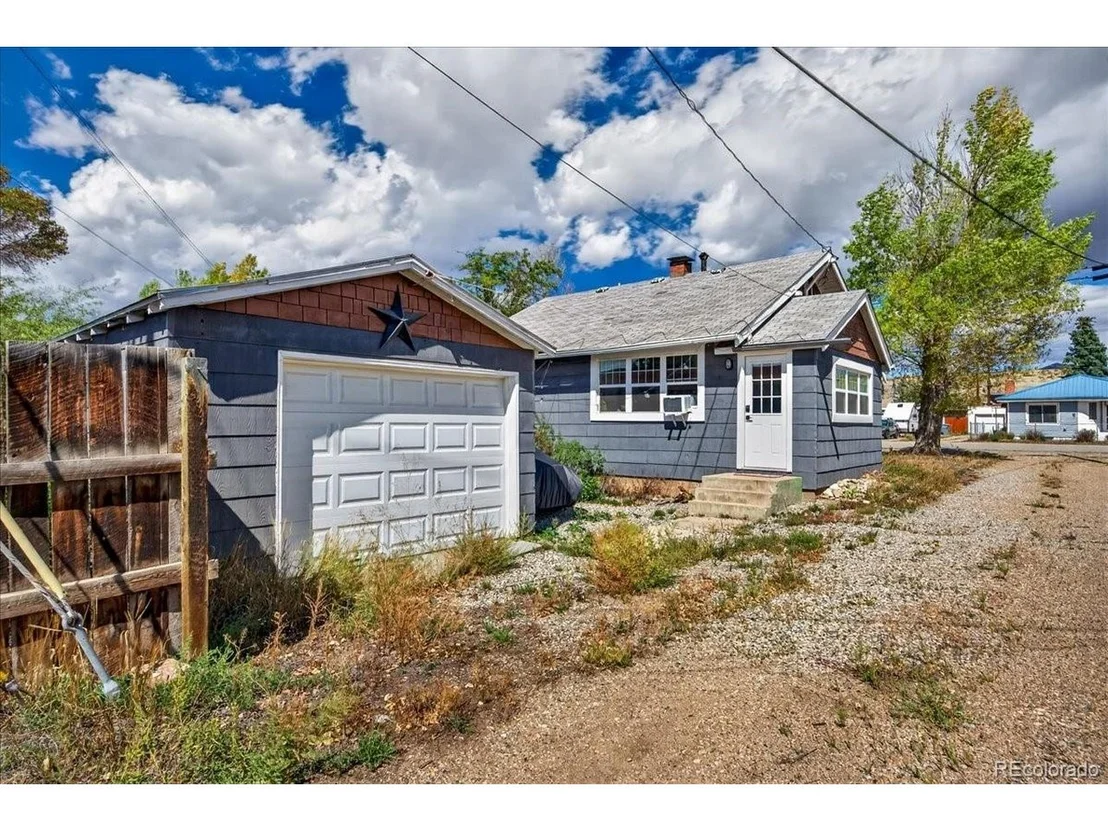 Photo of 404 S Range Ave