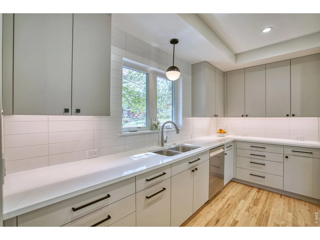 Photo of 375 Bates Ave