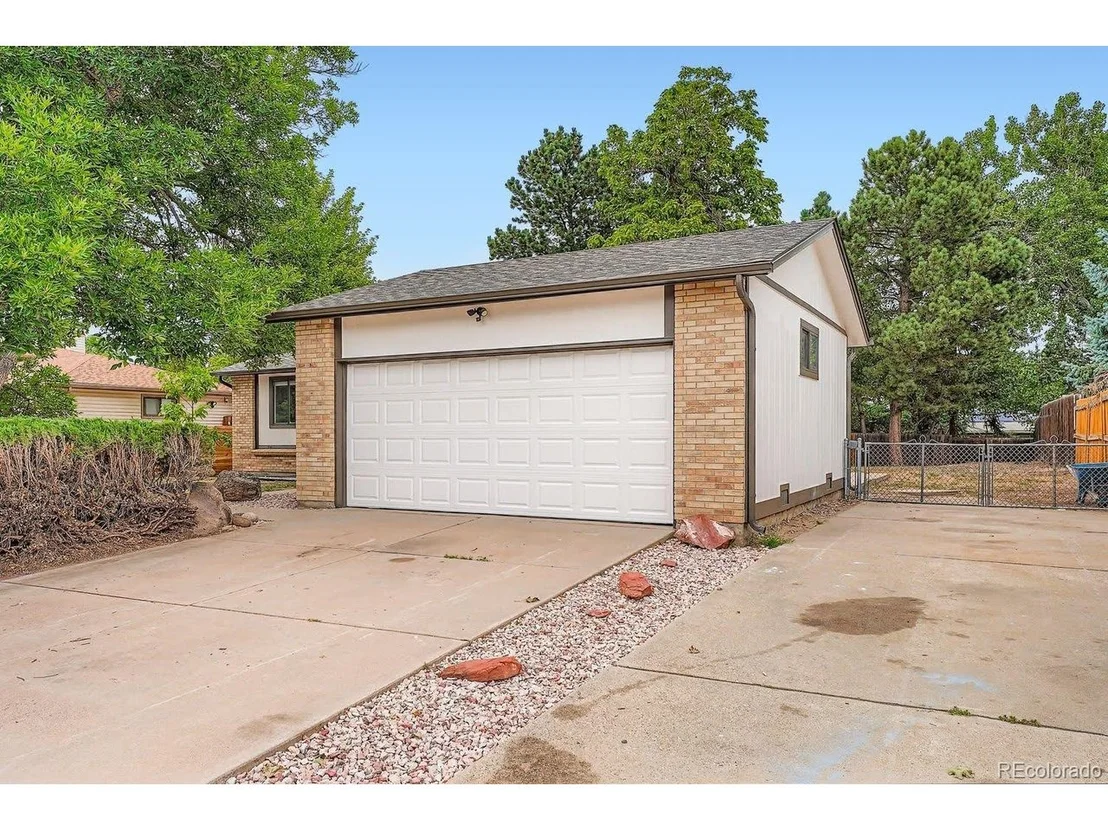 Photo of 2512 S Sable Way