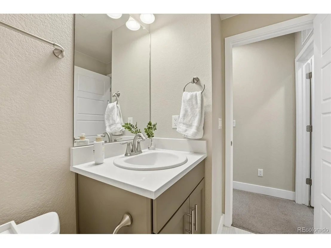 Photo of 489 Meadowleaf Ln