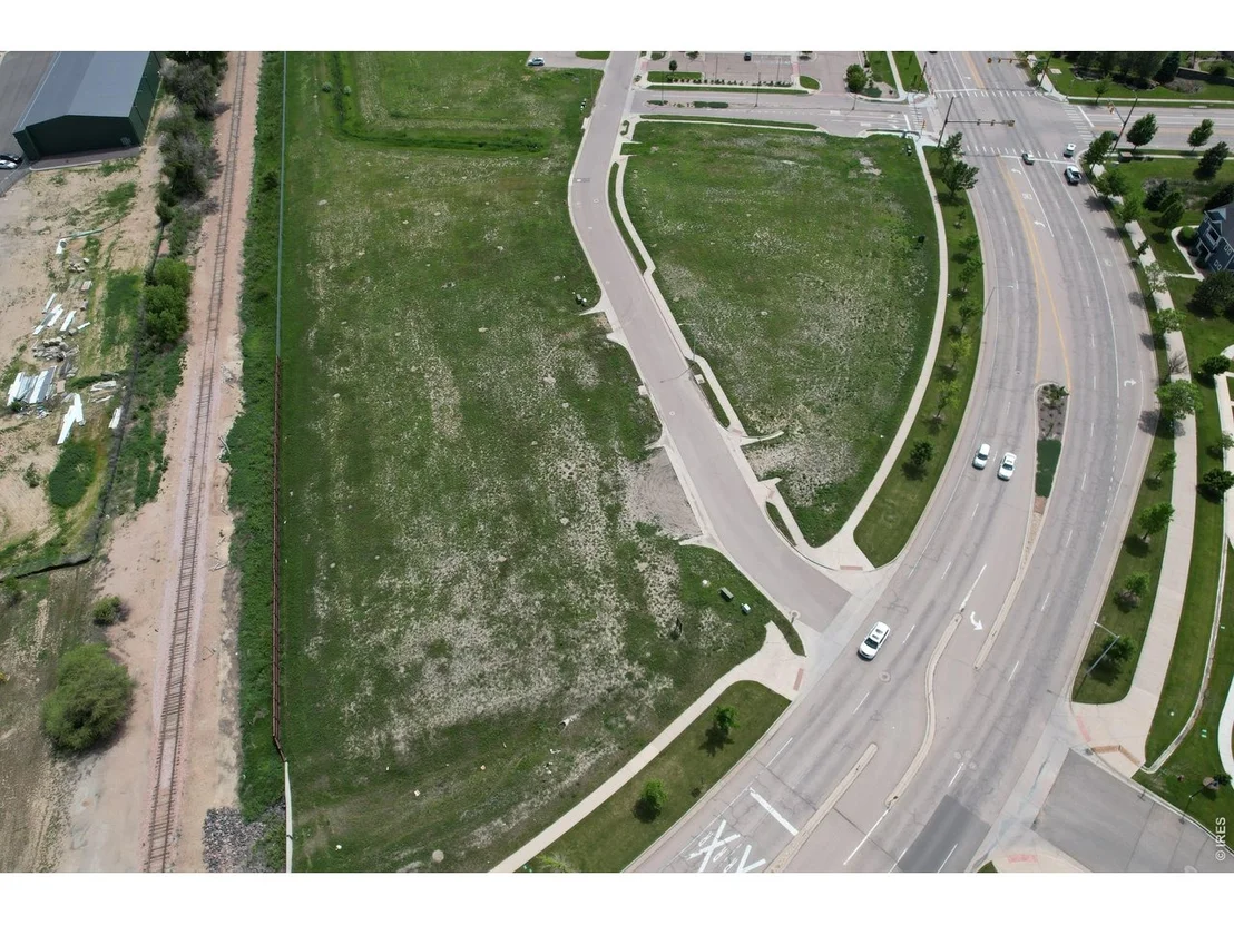 Photo of 320 Crossroads Blvd