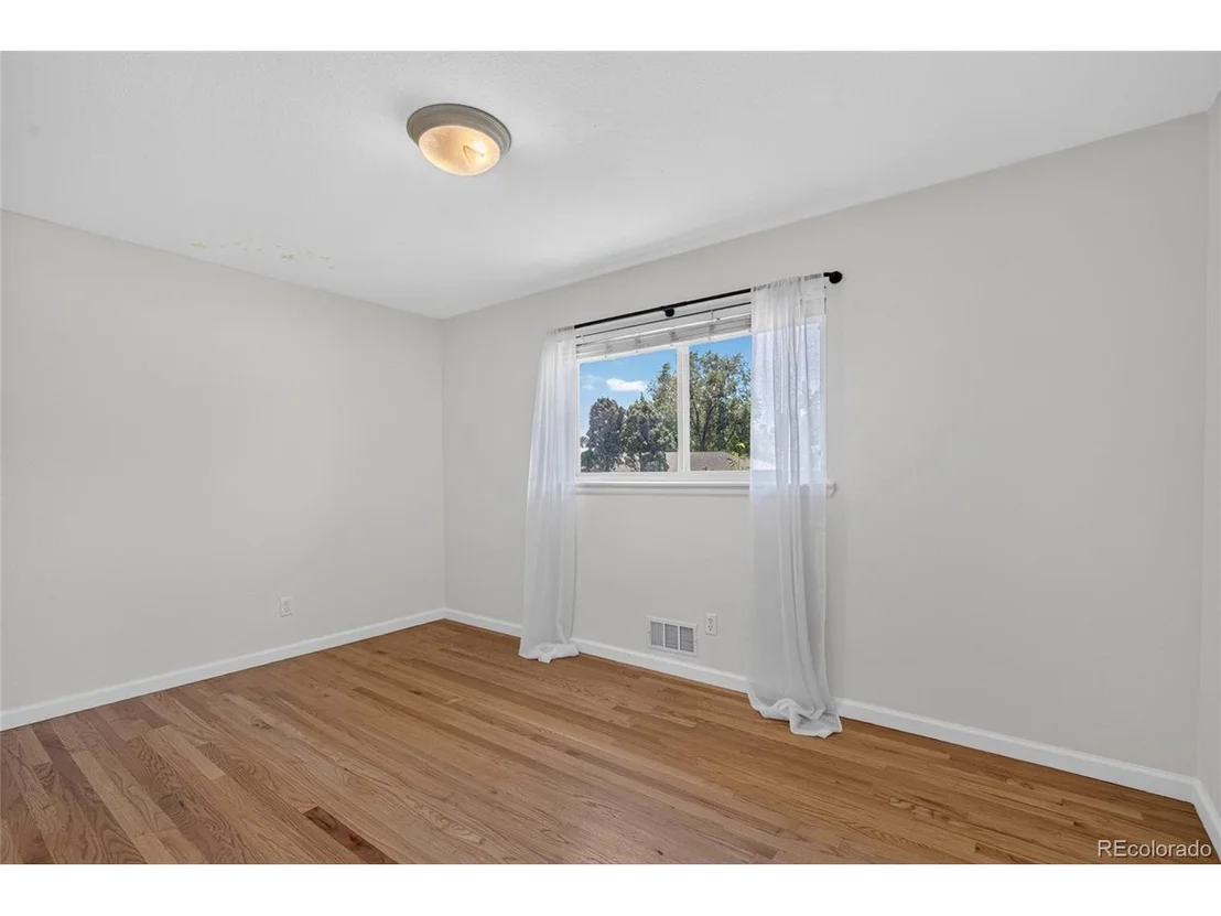 Photo of 7981 Robin Ln