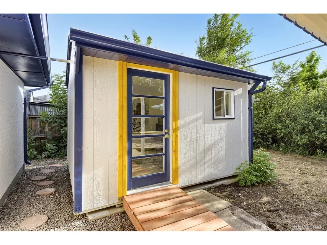 Photo of 6077 Flower St