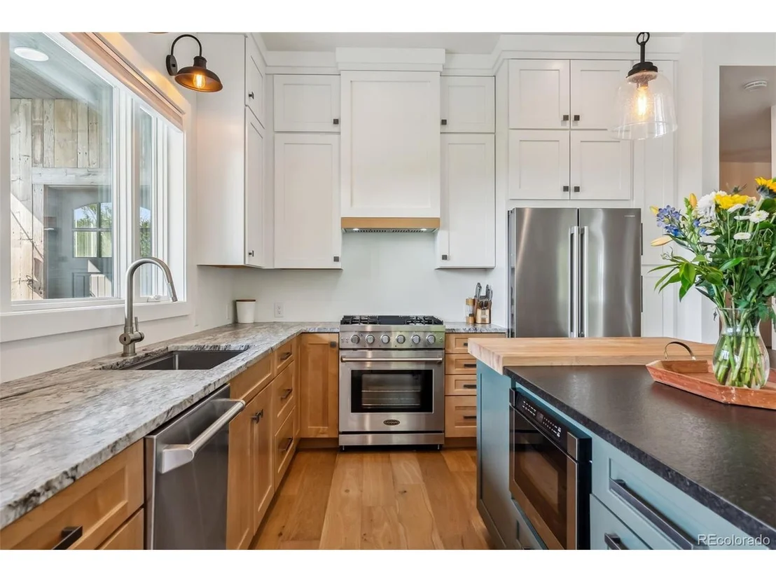 Photo of 372 Park View Dr