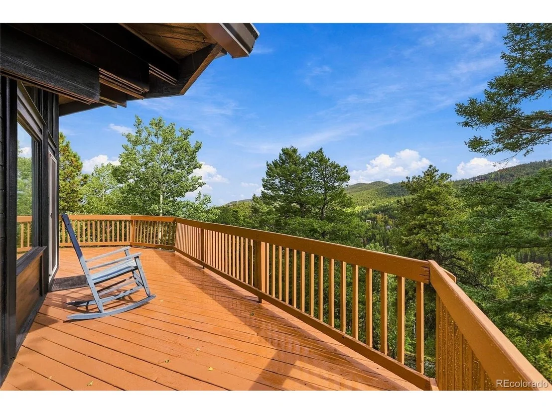 Photo of 889 Lodgepole Dr