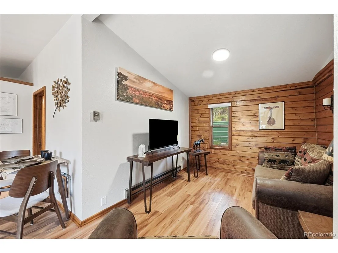 Photo of 464 Long Trail Rd