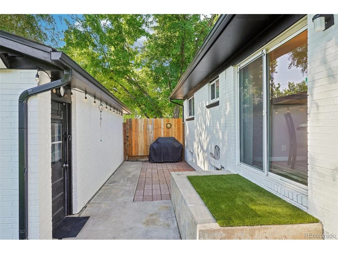 Photo of 6000 Wolff St