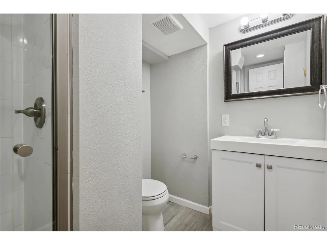 Photo of 1065 Hemlock Way