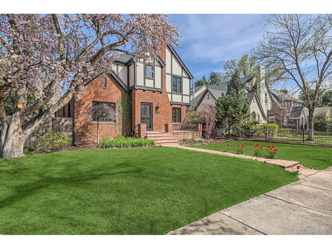 Photo of 1650 Locust St