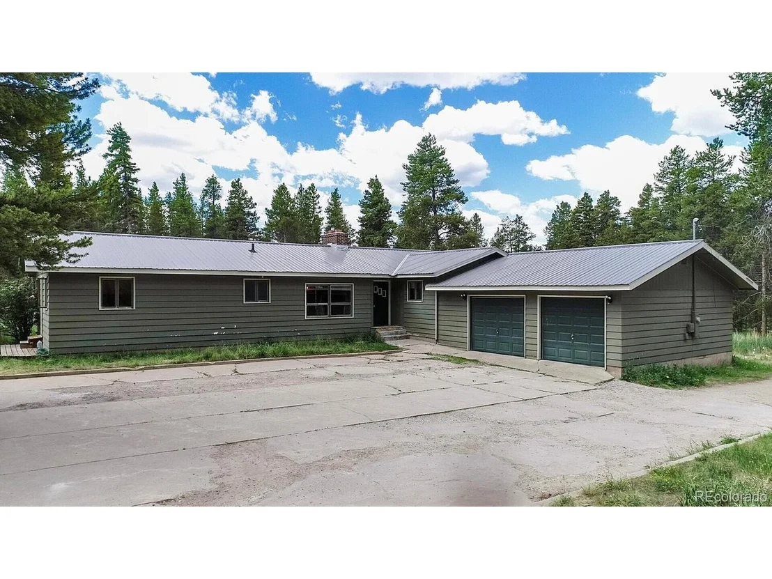 Photo of 920 Mountain View Dr