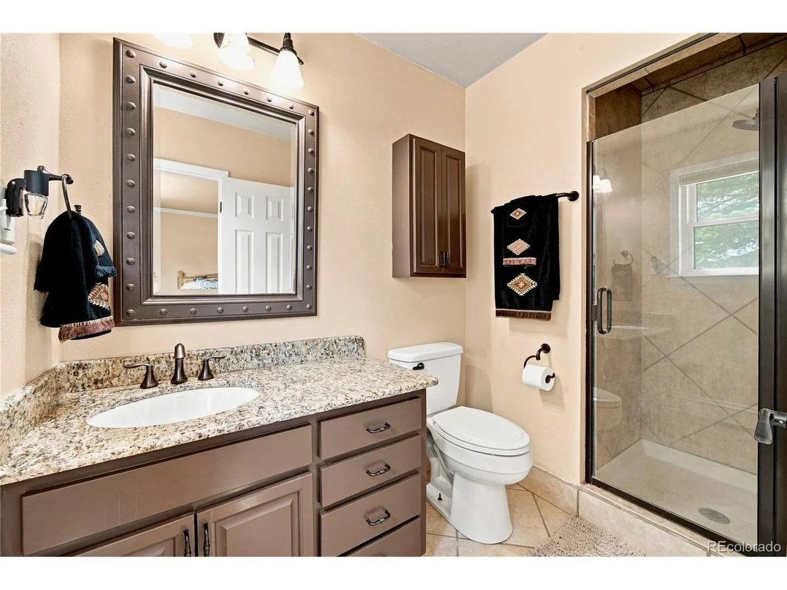Photo of 8087 Oak Dr