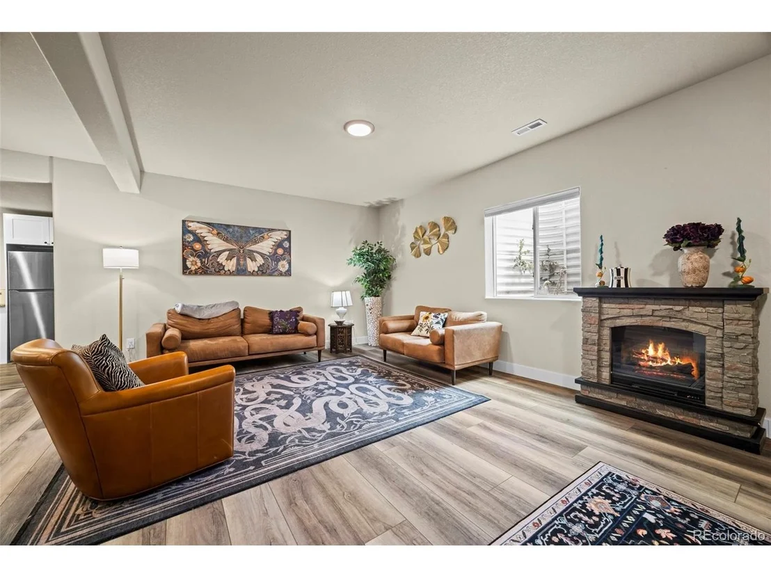 Photo of 5545 Drake Way