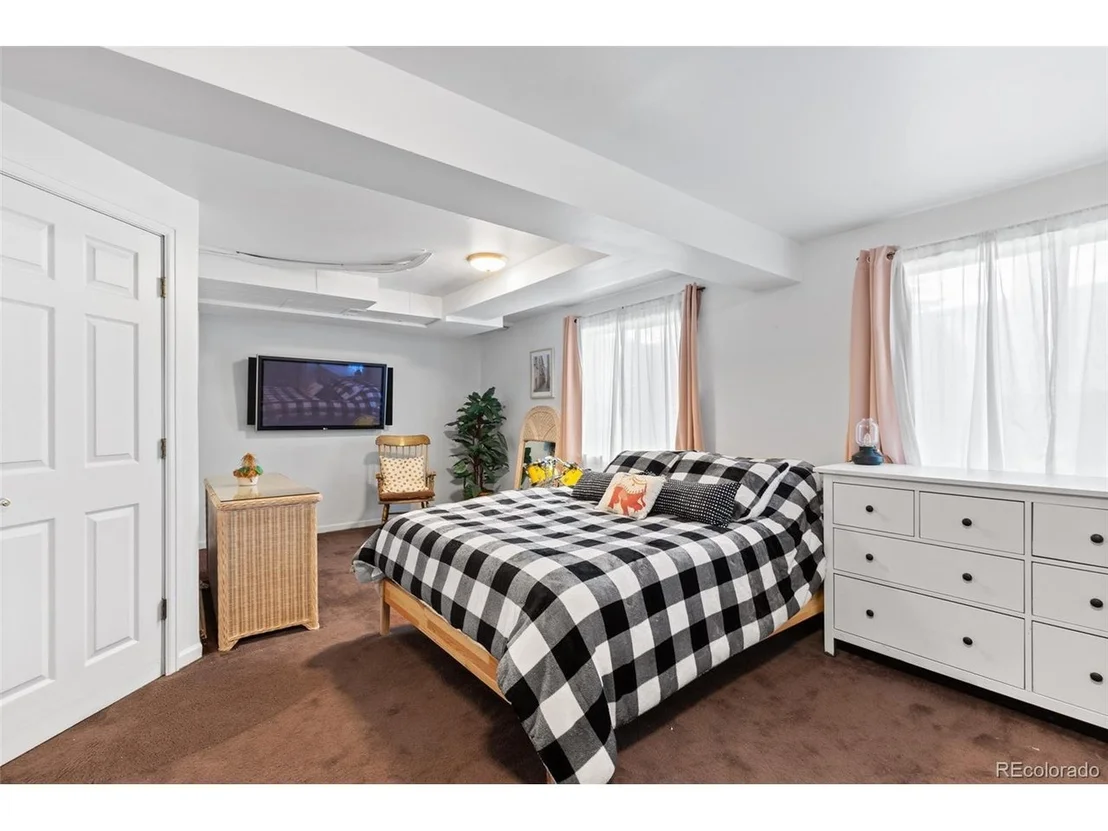 Photo of 4945 Tesla Cir