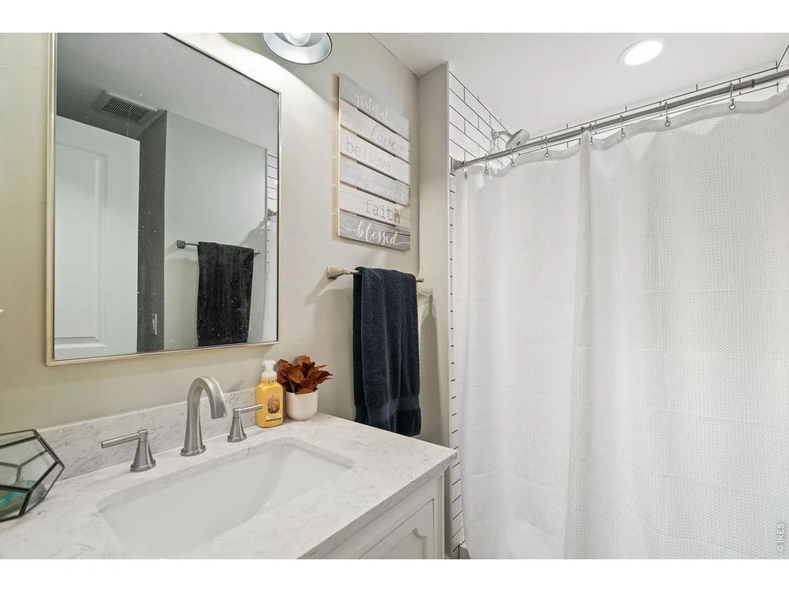 Photo of 5058 Thistle Dr
