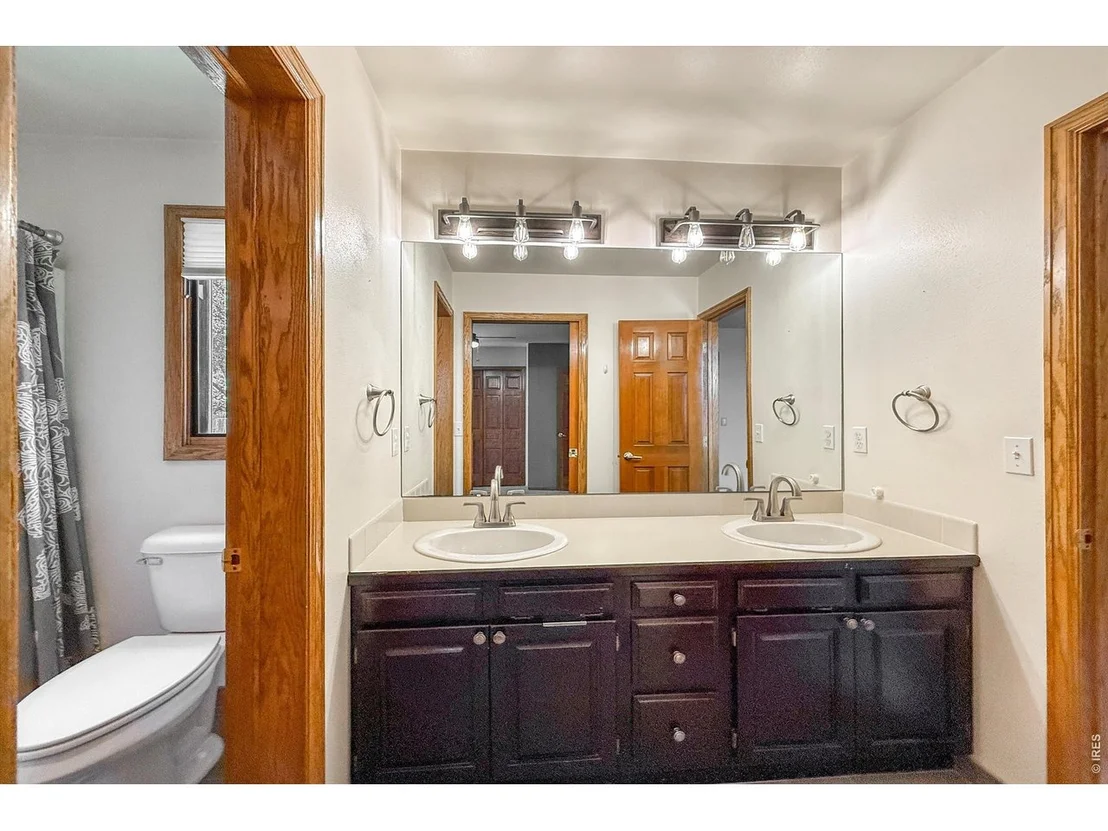Photo of 2010 Emerald Dr