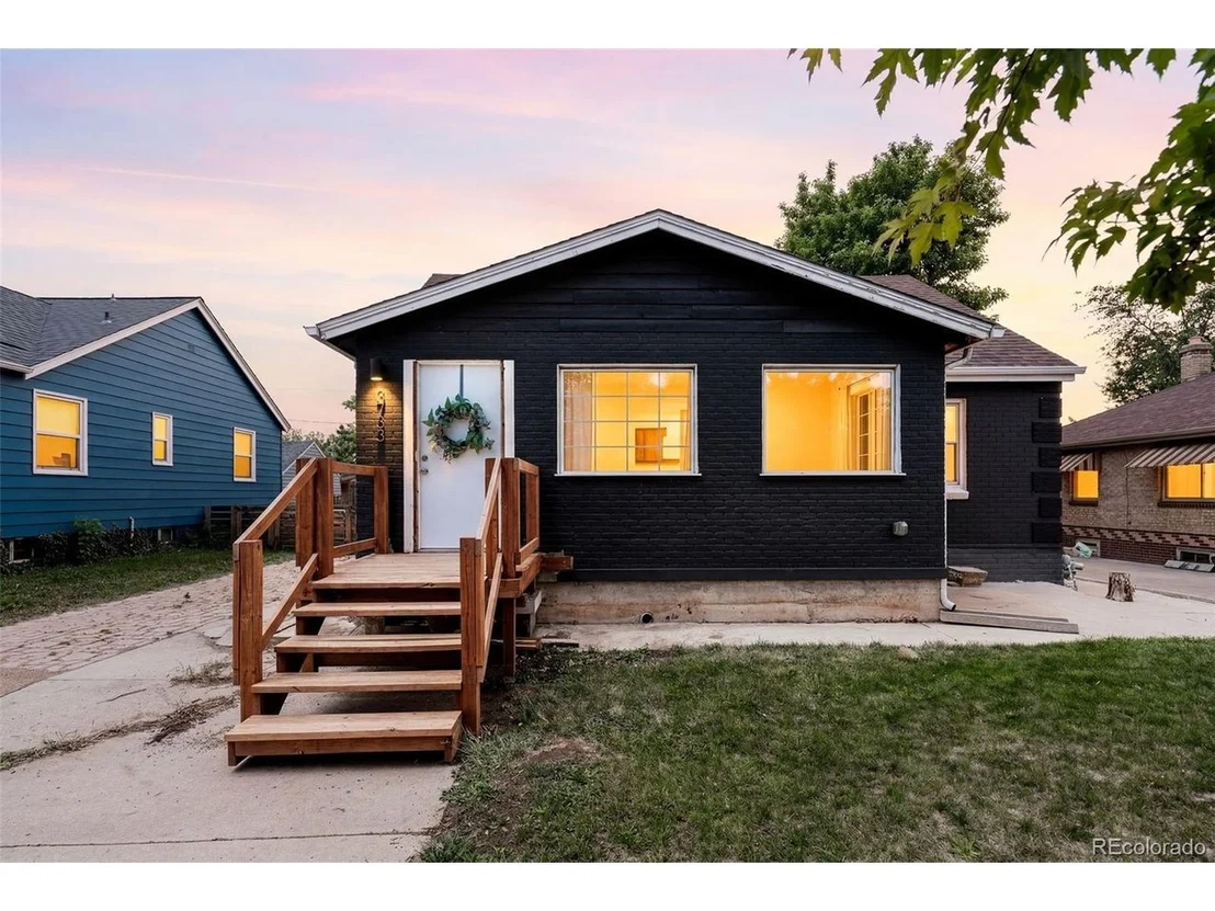 Photo of 3733 Sheridan Blvd