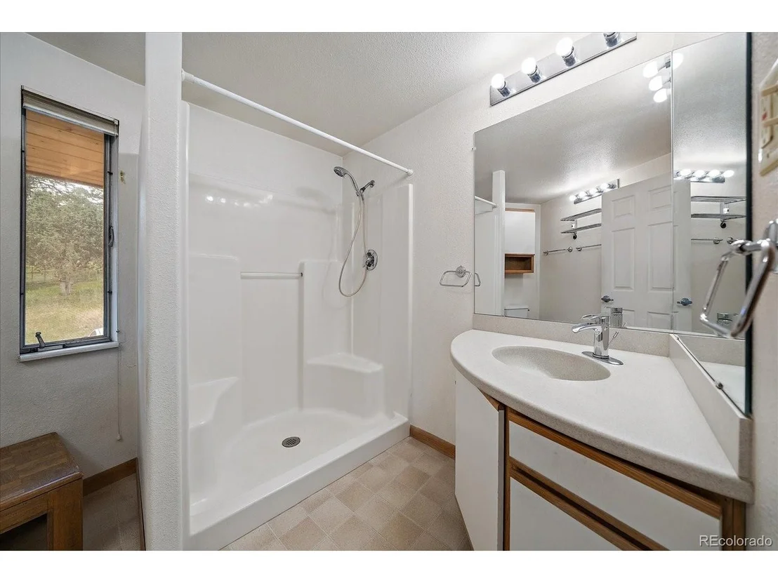 Photo of 475 Circle Dr