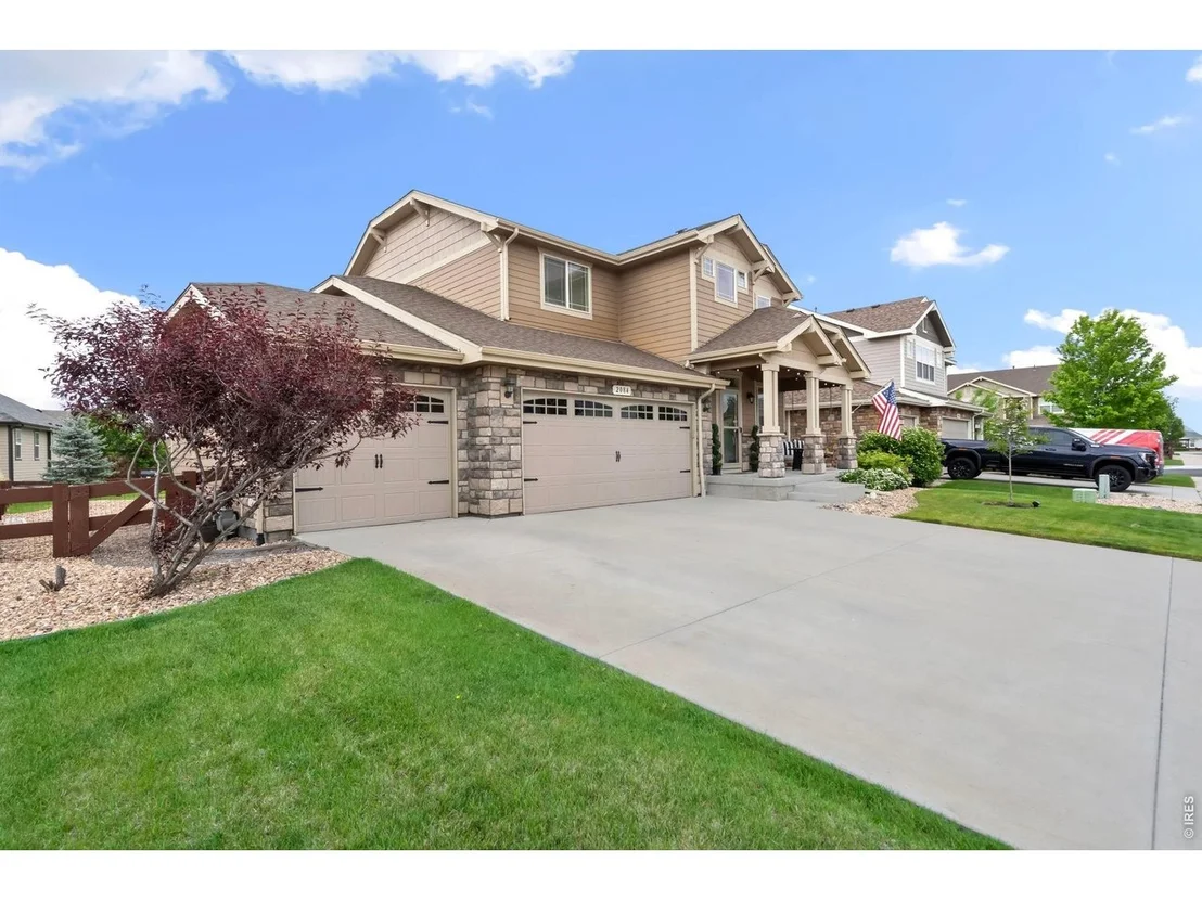 Photo of 2084 Bayfront Dr