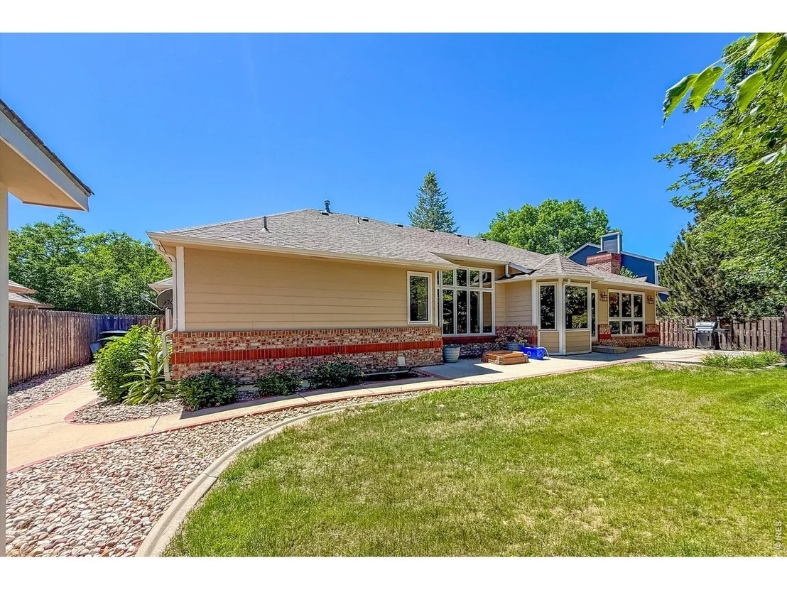 Photo of 2010 Emerald Dr