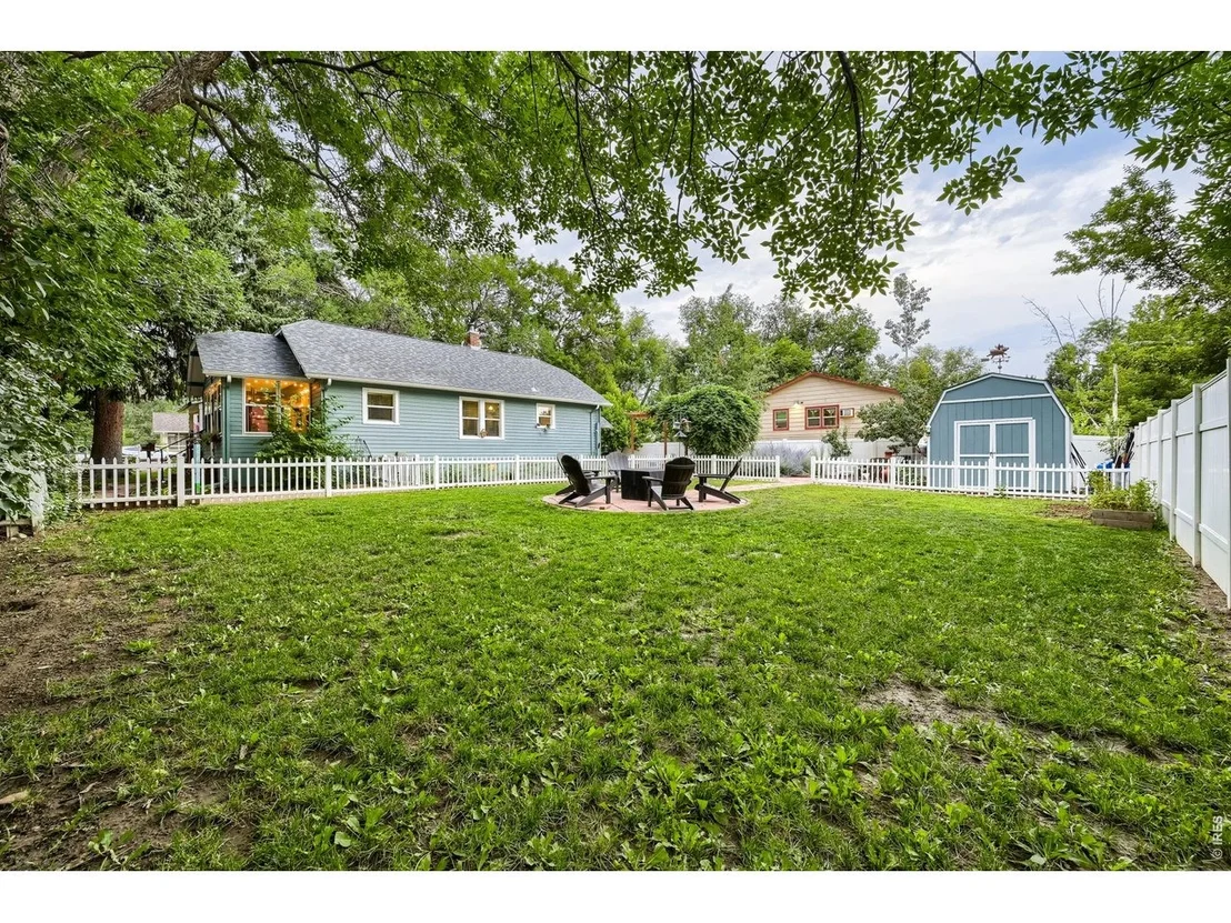Photo of 202 8th Ave