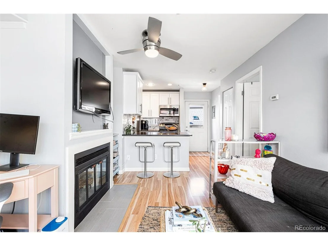 Photo of Unit 20 at 3025 Broadway St