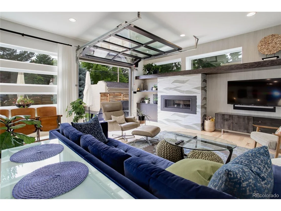 Photo of 2055 Locust St