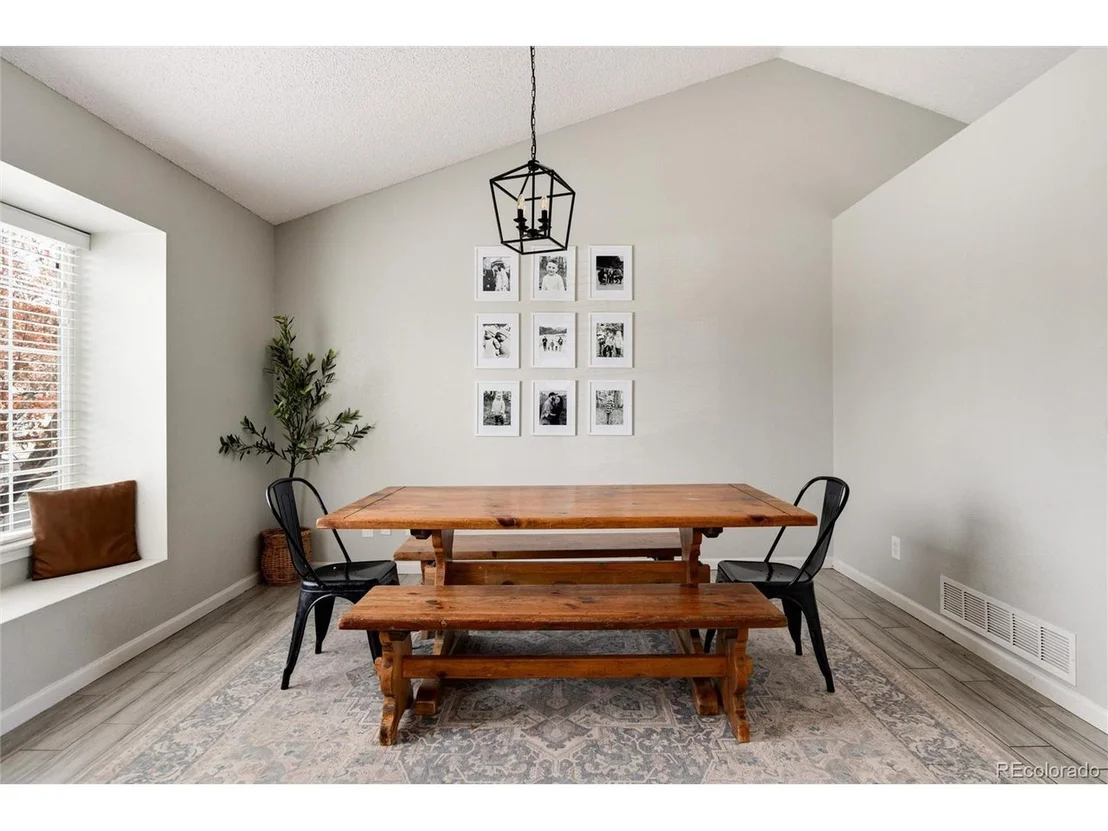 Photo of 250 N Holcomb Cir